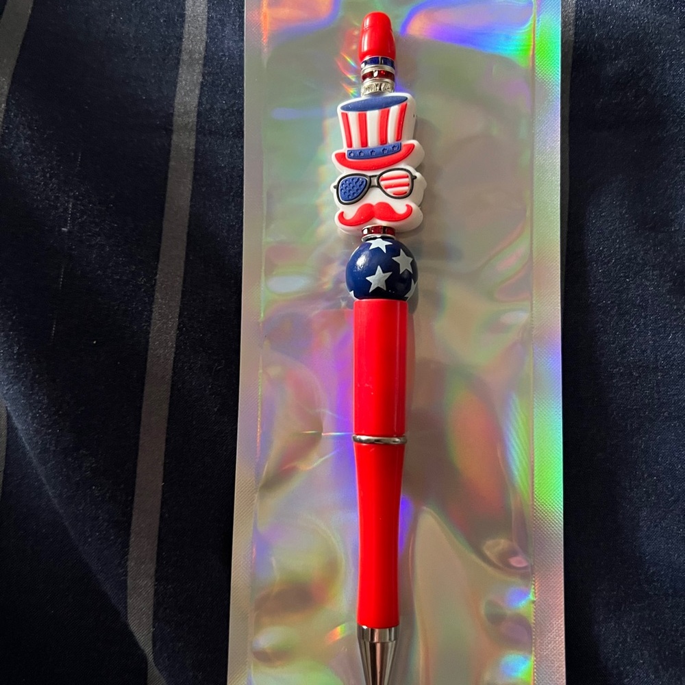 Patriotic Gnome Heart Beaded Pen
